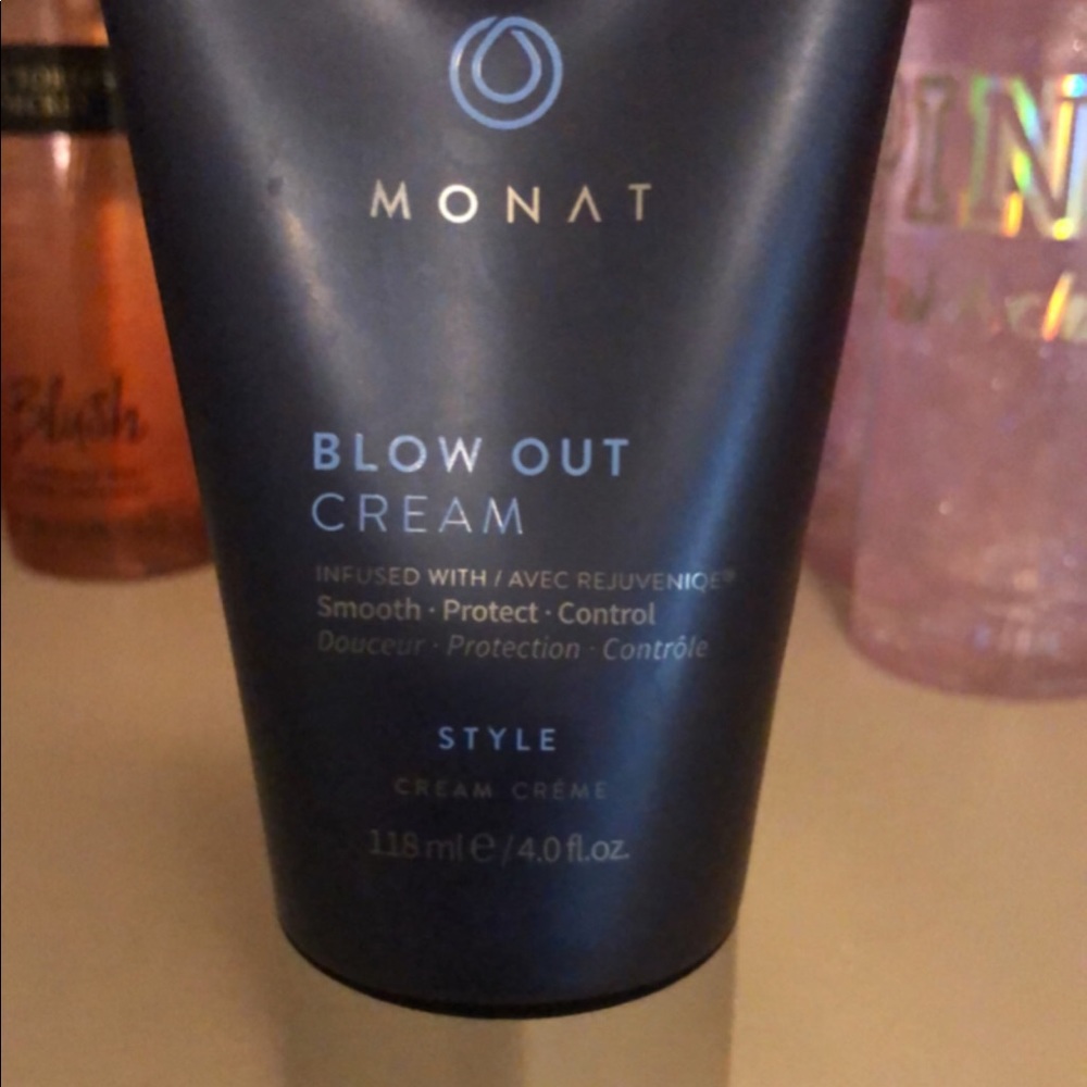 MONAT blow out cream